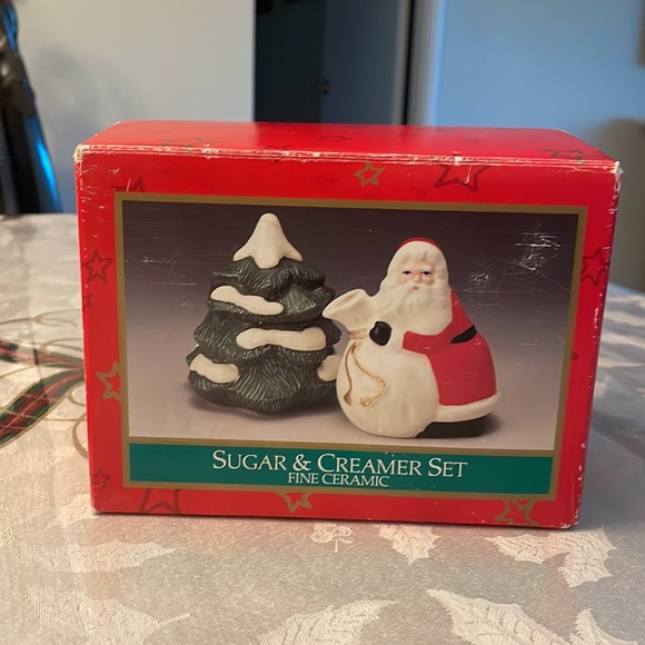 Christmas Sugar and Creamer Fine Ceramic Set. - Picture 12 of 13